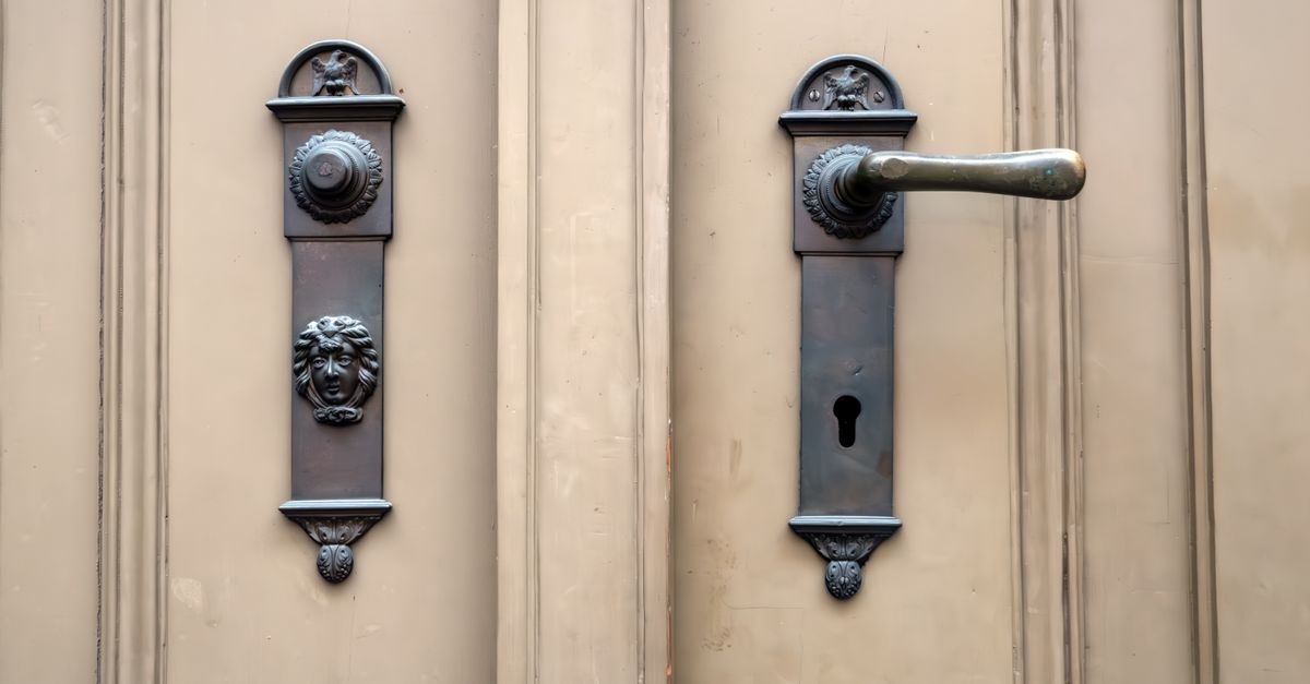 Door Knob Lock vs. Deadbolt: Which Should You Upgrade First? — Sherman Oaks Locksmith Inc