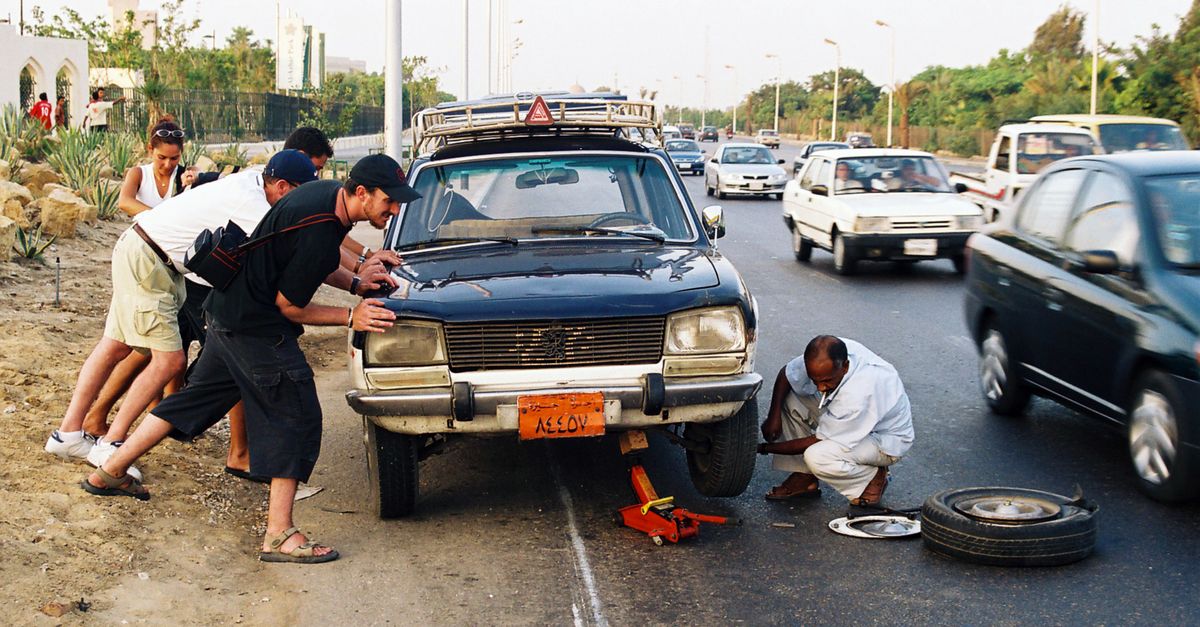 Stranded roadside: what our car lockout service actually does — Sherman Oaks Locksmith Inc